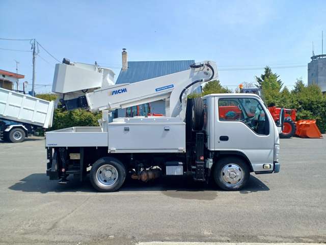 Isuzu Elf 4