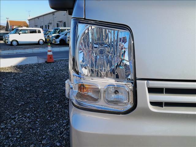 Mitsubishi Minicab Van 6
