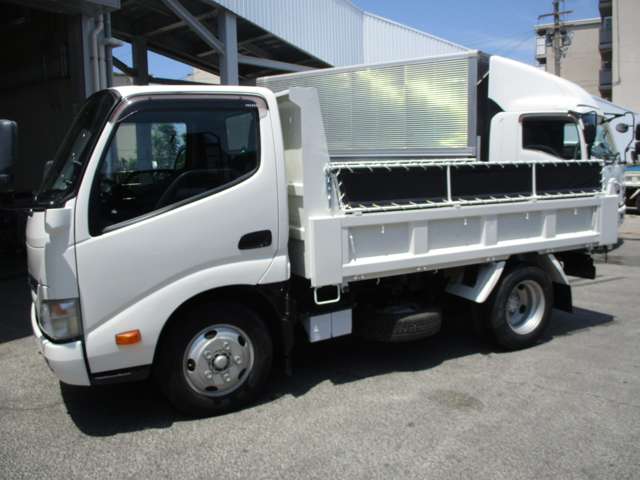Hino Dutro 4
