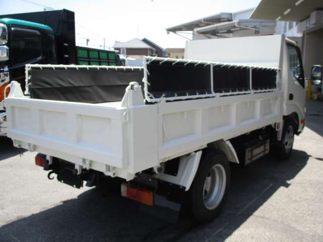 Hino Dutro 7