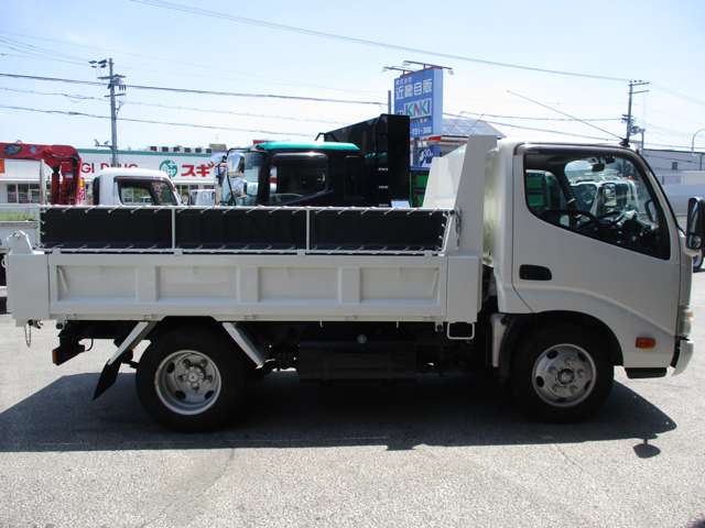 Hino Dutro 9