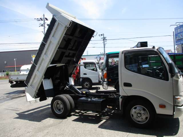 Hino Dutro 10