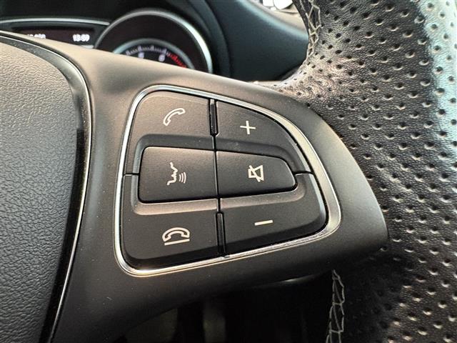 Mercedes-Benz GLA-Class 12