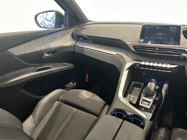 Peugeot 3008 8