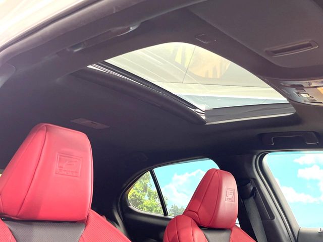 Lexus UX 6