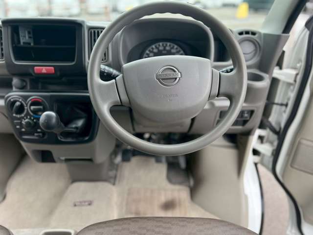 Nissan NV100 Clipper 11