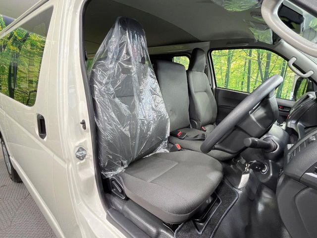 Toyota Hiace Van 8