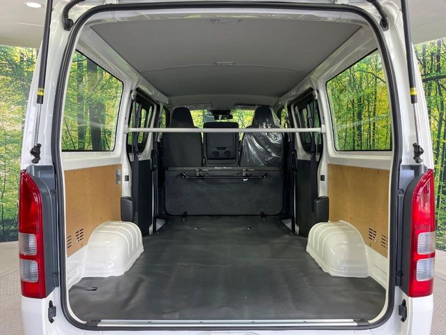Toyota Hiace Van 10