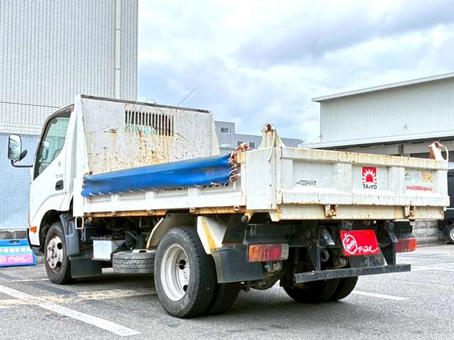 Hino Dutro 9