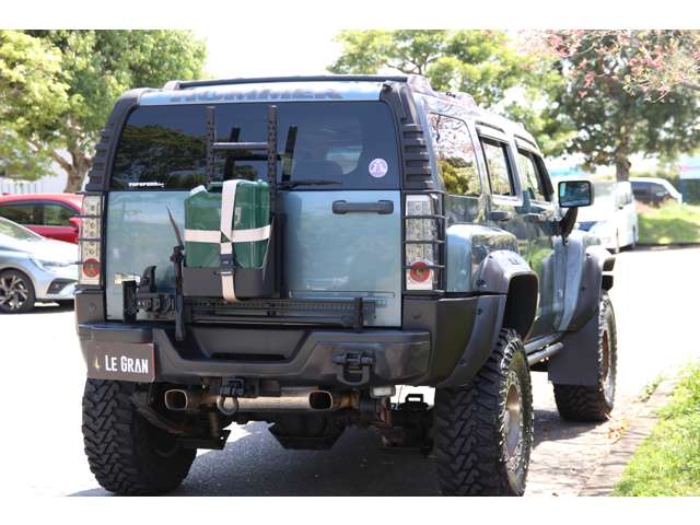 Hummer H3 4