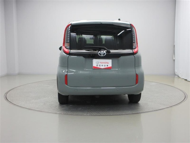 Toyota Sienta 11