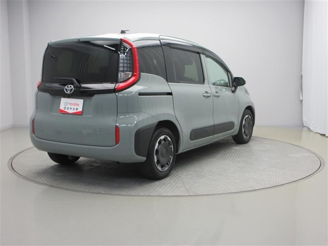 Toyota Sienta 12