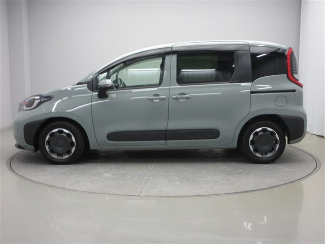 Toyota Sienta 9