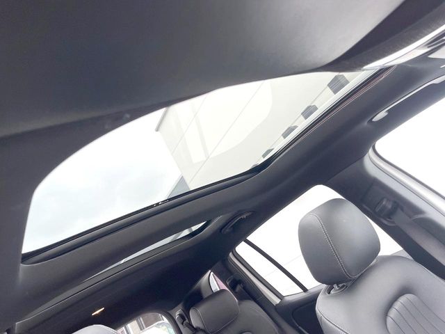 Mercedes-Benz GLB 4