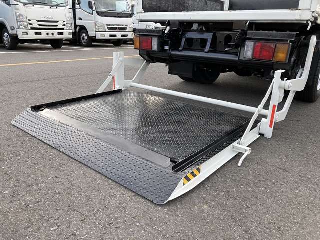 Isuzu Elf 4