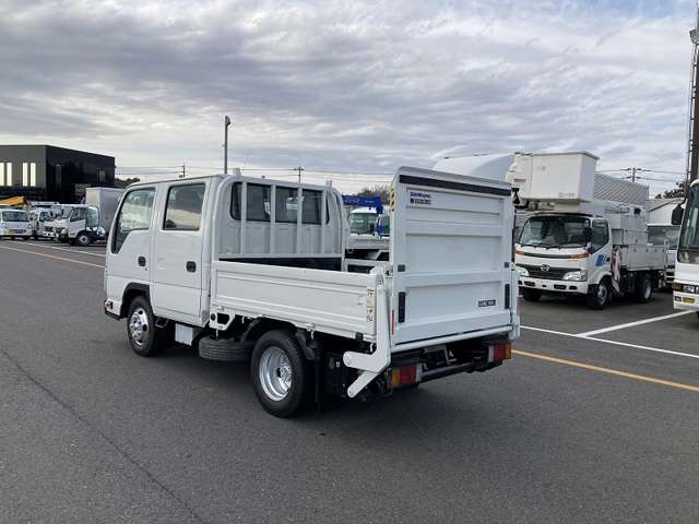 Isuzu Elf 6