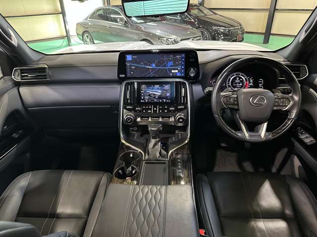 Lexus LX 6