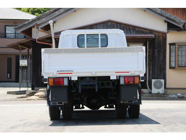 Isuzu Elf 8