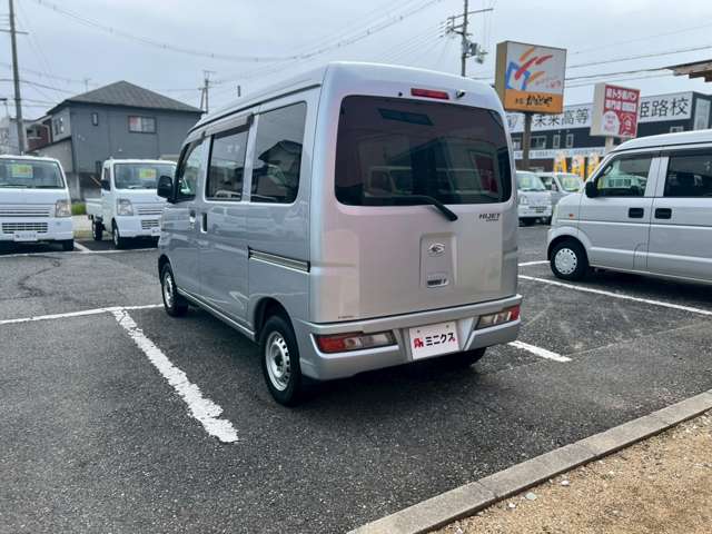 Daihatsu Hijet Cargo 3