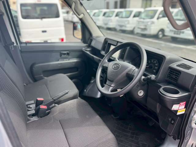 Daihatsu Hijet Cargo 5