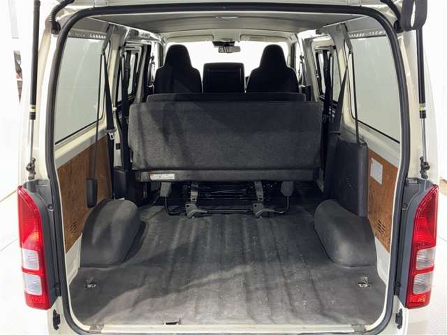 Toyota Hiace Van 11