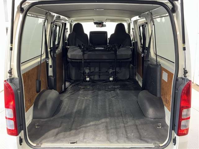 Toyota Hiace Van 12