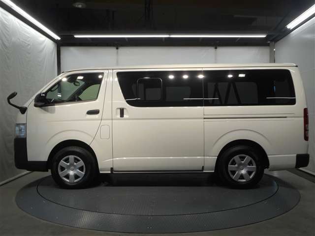 Toyota Hiace Van 4