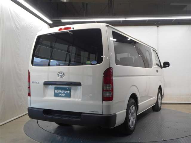 Toyota Hiace Van 5