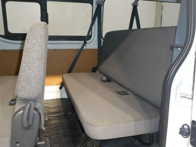 Toyota Hiace Van 8