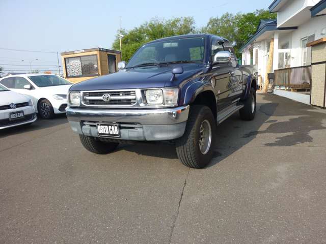 Toyota Hilux 2