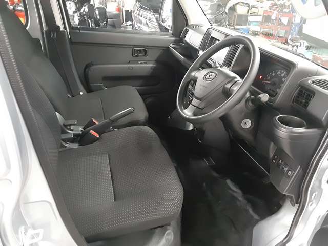Daihatsu Hijet Cargo 11