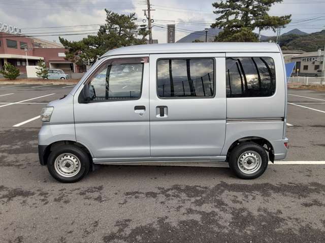 Daihatsu Hijet Cargo 6