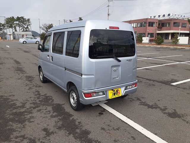 Daihatsu Hijet Cargo 7