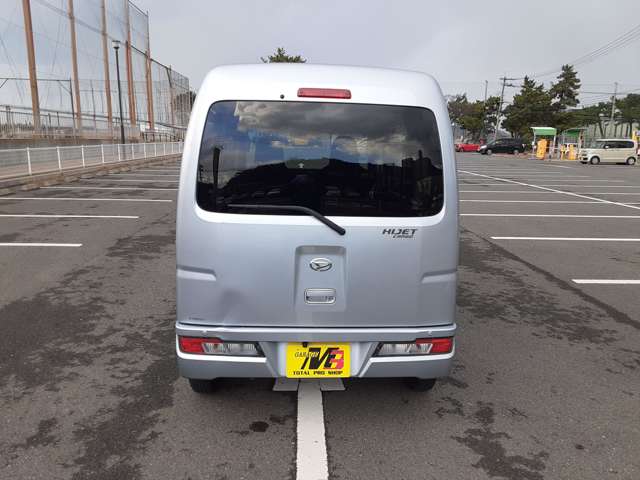 Daihatsu Hijet Cargo 8