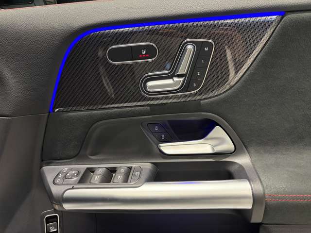 Mercedes-Benz GLA-Class 11