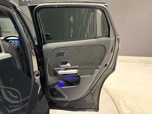 Mercedes-Benz GLA-Class 12