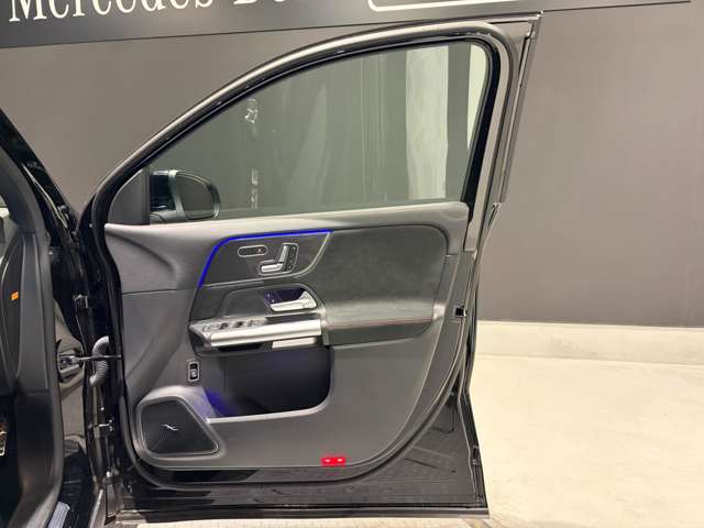 Mercedes-Benz GLA-Class 10