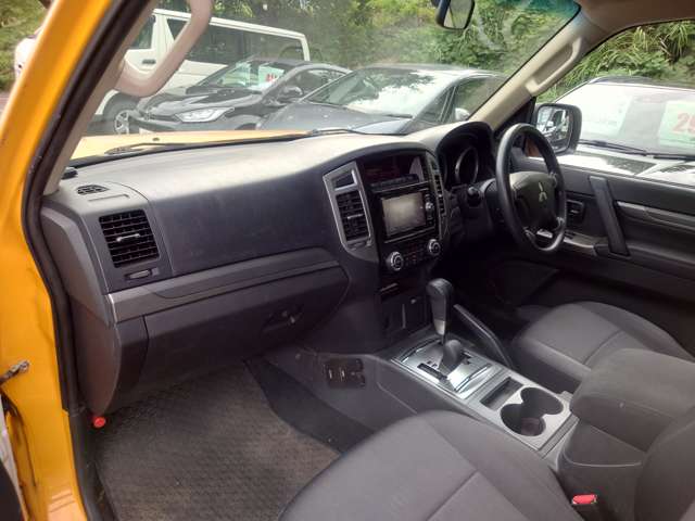 Mitsubishi Pajero 11