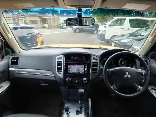 Mitsubishi Pajero 10