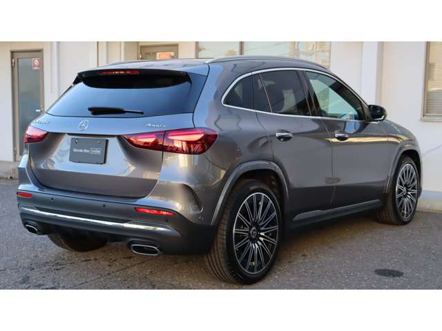 Mercedes-Benz GLA-Class 12