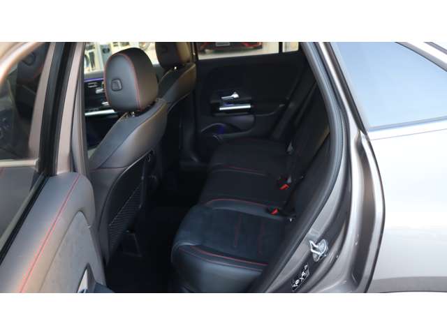 Mercedes-Benz GLA-Class 4