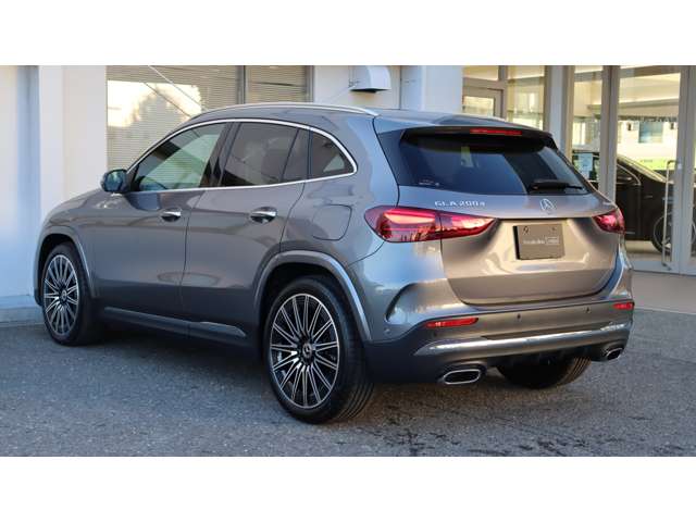 Mercedes-Benz GLA-Class 10
