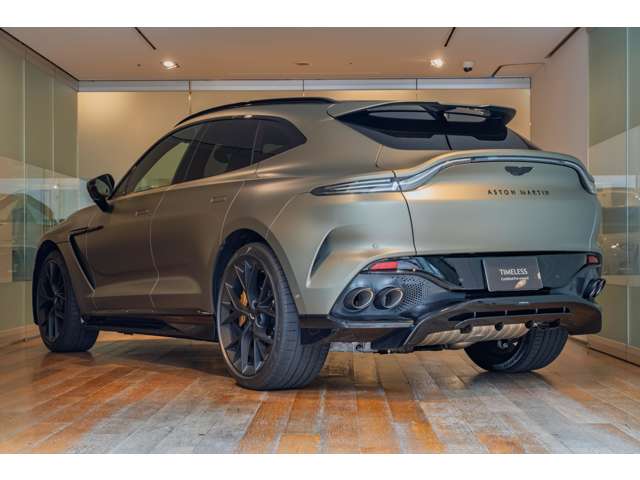 Aston Martin DBX 4