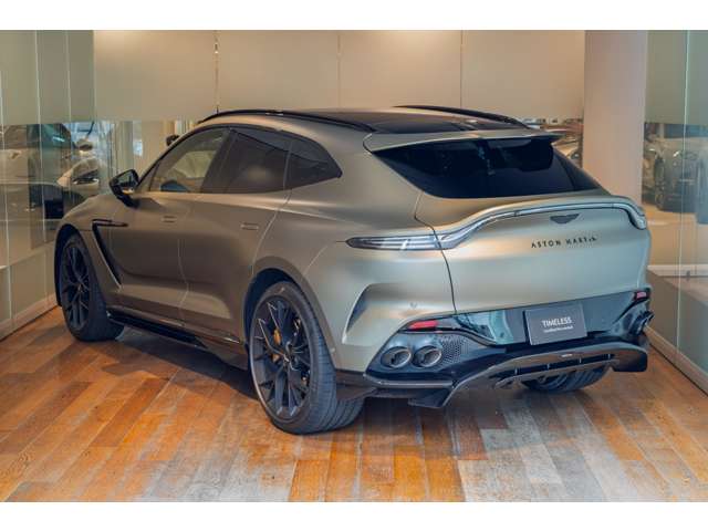 Aston Martin DBX 5