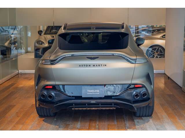 Aston Martin DBX 9