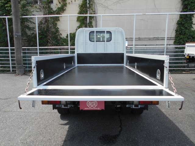 Isuzu Elf 9