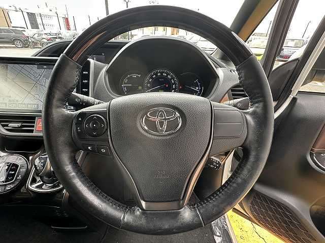 Toyota Esquire 4