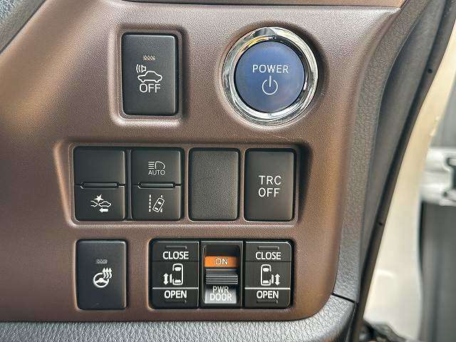 Toyota Esquire 9