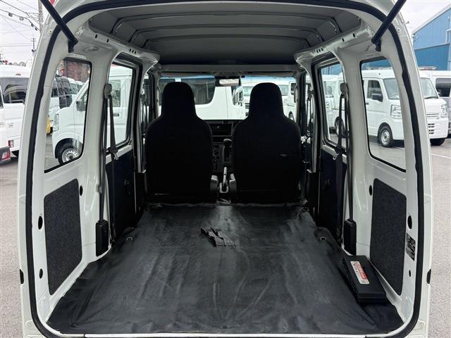 Daihatsu Hijet Cargo 3