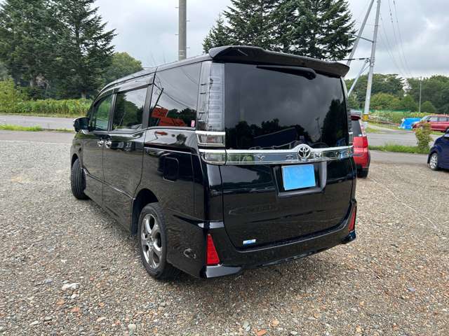 Toyota Voxy 11